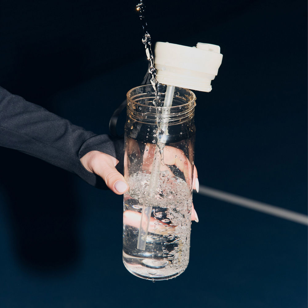 28oz-dualsip-plastic-bottle-k0 bevt0009_contigo_2225975_dualsip_28oz_oatmilkplastic_atf6